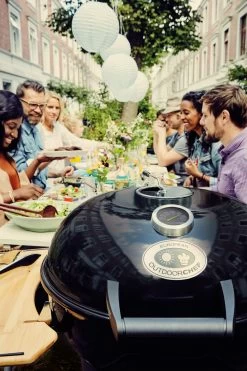 Outdoorchef Holzkohle Kugelgrill Kensington 570 C Schwarz 7 Outdoorchef Holzkohle Kugelgrill Kensington 570 C Schwarz -Geschäft Für Grillzubehör 18 400 03 KENSINGTON 570 C 2016 Gruppenbild 01