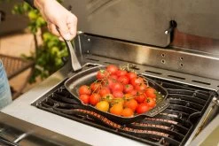 Napoleon Gusseiserne Pfanne Mit Holz Untersetzer - Auslaufartikel -Geschäft Für Grillzubehör 56008 gusspfanne Holzuntersetzer Napoleon