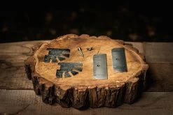 Axtschlag Flammlachsbrett Essential Line Birke - Schraubhalterung - Mit Halterung Für Feuerschalen Und Feuertonnen -Geschäft Für Grillzubehör Axtschlag Essential Flammlachsbrett Halterung Edestahl