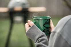 Big Green Egg Emaillebecher 7 Big Green Egg Emaillebecher -Geschäft Für Grillzubehör Big Green Egg Emaille Becher Lifestyle 02