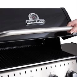 Broil King Baron 490 Black Gasgrill Inkl. Drehspieß - Modell 2023 - SMART Deal Inkl. Grillfürst Grill Control -Geschäft Für Grillzubehör Broil King Gasgrill 875282 BARON490 ACTION 01