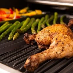 Broil King Baron 490 Black Gasgrill Inkl. Drehspieß - Modell 2023 - SMART Deal Inkl. Grillfürst Grill Control -Geschäft Für Grillzubehör Broil King Gasgrill 875282 BARON490 FOOD 01