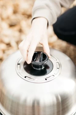 Cobb Grill Premier AIR Deluxe Holzkohlegrill - Modell 2023 -Geschäft Für Grillzubehör Cobb Grill Premier AIR Deluxe Deckel Ventil