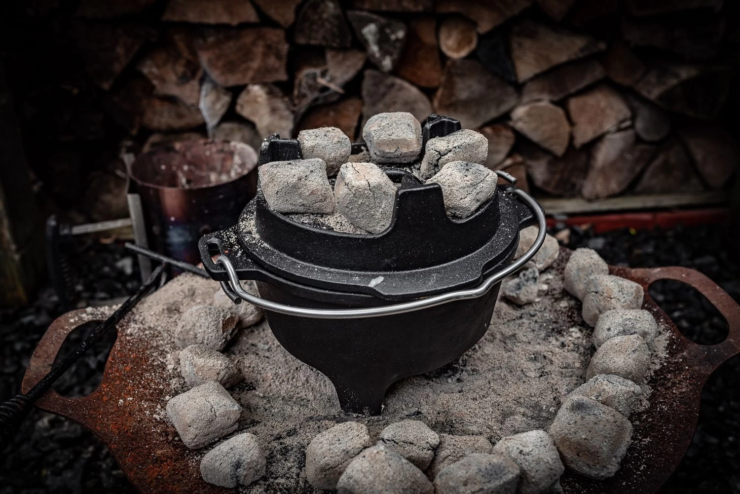 Grillfürst Dutch Oven Set BBQ Edition DO2 - X-DEAL Inkl. Tragetasche / Aufbewahrungstasche, Gusseisen Pflege Und Deckelheber 4 Grillfürst Dutch Oven Set BBQ Edition DO2 - X-DEAL Inkl. Tragetasche / Aufbewahrungstasche, Gusseisen Pflege Und Deckelheber – Bild 4