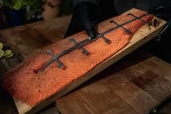 Axtschlag Flammlachsbrett Premium Line Birke - Klemmhalterung - Mit Patentierter Halterung Für Feuerstelle, Grillrost Und Gasgrill 25 Axtschlag Flammlachsbrett Premium Line Birke - Klemmhalterung - Mit Patentierter Halterung Für Feuerstelle, Grillrost Und Gasgrill -Geschäft Für Grillzubehör Flammlachs Premium Flammlachsbrett Birke 1