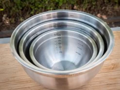 Grillfürst BBQ 3er Edelstahlschüssel Set Mit Glasdeckel -Geschäft Für Grillzubehör Grillfuerst BBQ Edelstahlschuessel Set ineinander stapelbar