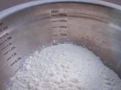 Grillfürst BBQ 3er Edelstahlschüssel Set Mit Glasdeckel -Geschäft Für Grillzubehör Grillfuerst BBQ Edelststahlschuesseln mit Skala