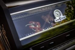 Grillfürst S330G 3-Brenner Gasgrill Mit Seitenkocher Und Gusseisen Rosten 10 Grillfürst S330G 3-Brenner Gasgrill Mit Seitenkocher Und Gusseisen Rosten -Geschäft Für Grillzubehör Grillfuerst Gasgrill Sichtscheibe