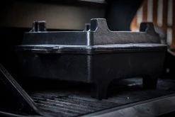 Grillfürst Dutch Oven Kastenform BK6 Aus Gusseisen -Geschäft Für Grillzubehör Grillfuerst Gusseisen Dutch Oven Eckig Fuesse Rost