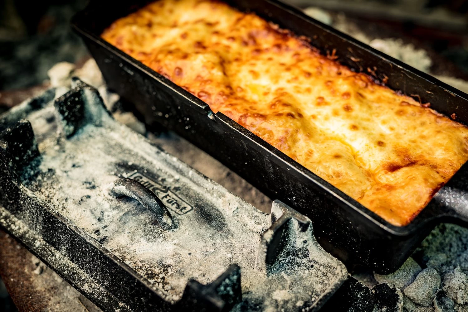 Grillfürst Dutch Oven Set BBQ Kastenform BK4 Aus Gusseisen - X-DEAL Inkl. Tragetasche / Aufbewahrungstasche, Gusseisen Pflege Und Deckelheber 2 Grillfürst Dutch Oven Set BBQ Kastenform BK4 Aus Gusseisen - X-DEAL Inkl. Tragetasche / Aufbewahrungstasche, Gusseisen Pflege Und Deckelheber – Bild 2