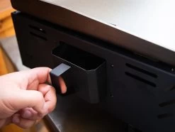 Grillfürst Plancha Grill - 2 Brenner Mit Insgesamt 7 KW Und Edelstahl Plancha - Inkl. 2 Stk. Plancha Spatel Und Grillzange -Geschäft Für Grillzubehör Grillfuerst Plancha Grill Fettauffangbehaelter