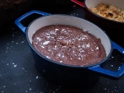 Grillfürst Dutch Oven Sternentöpfchen / Gusseisen Bräter - Emailliert - S - Blau -Geschäft Für Grillzubehör Grillfuerst Sternentoepfchen blau S Dessert Schokokuchen