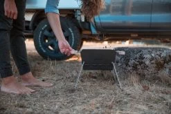 Knister Grill Small - Holzkohle Kompaktgrill 21 Knister Grill Small - Holzkohle Kompaktgrill -Geschäft Für Grillzubehör Knister Grill Campinggrill Beine Wiese