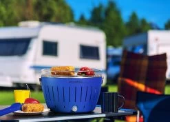 LotusGrill Classic - Holzkohle Tischgrill - Tiefblau Inkl. Tasche -Geschäft Für Grillzubehör LotusGrill Ambiente Campingplatz