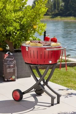 LotusGrill XXL - Holzkohle Grillstation - Feuerrot 8 LotusGrill XXL - Holzkohle Grillstation - Feuerrot -Geschäft Für Grillzubehör LotusGrill XXL Feuerrot Fahrbar Kugelgrill