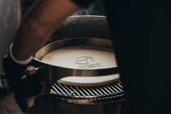 Moesta Smokin' PizzaRing - Komplettpaket XL (60 Cm) Batterie -Geschäft Für Grillzubehör Moesta Pizzaring Pizzaset Anwendung01