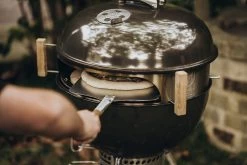 Moesta Smokin' PizzaRing - Komplettpaket XL (47 Cm) Batterie -Geschäft Für Grillzubehör Moesta Pizzaring Pizzaset Anwendung03 1