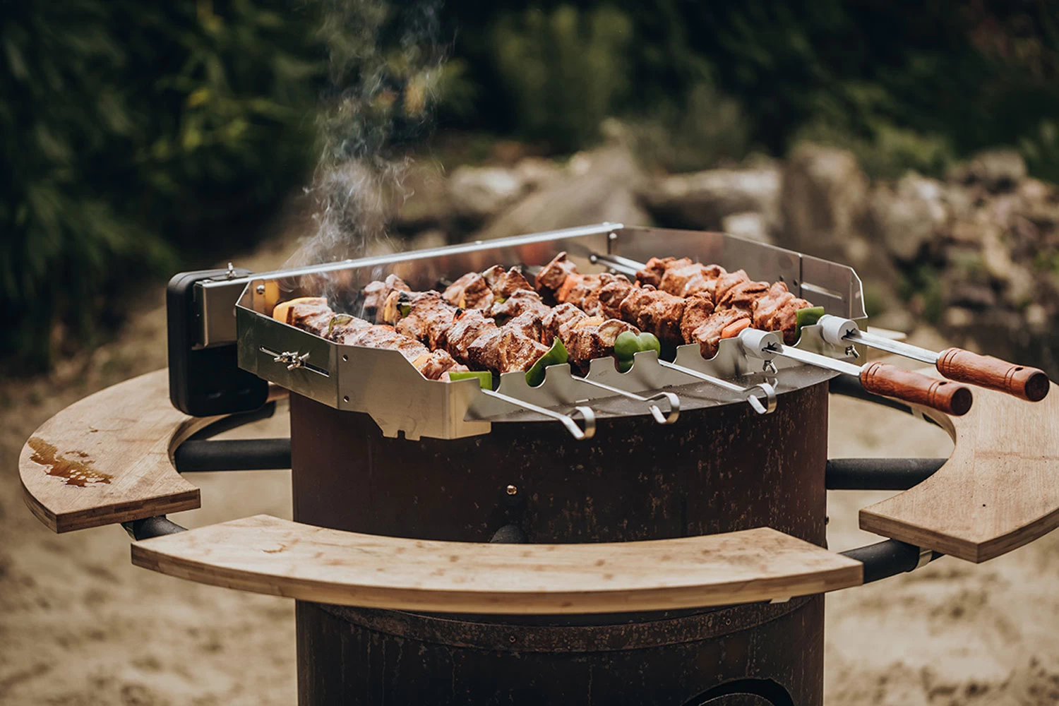 Moesta Turnado – Elektrischer Spießdreher Mit 230V Motor – Für 57 Cm + 60 Cm Kugelgrills 1 Moesta Turnado – Elektrischer Spießdreher Mit 230V Motor – Für 57 Cm + 60 Cm Kugelgrills