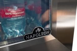 Napoleon Outdoor - Kühlschrank, 135 Liter, Linksdrehende Tür Mit Doppelverglasung Und LED Beleuchtung - Wasserdicht Nach IP24 -Geschäft Für Grillzubehör NFR135ORGL Napoleon Kuehlschrank doppelt verglast