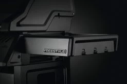 Napoleon Freestyle 365 Gasgrill, Graphit - Mit Sizzle Zone - Modell 2023 - X-DEAL Inkl. Abdeckhaube Und Gussplatte 37 Napoleon Freestyle 365 Gasgrill, Graphit - Mit Sizzle Zone - Modell 2023 - X-DEAL Inkl. Abdeckhaube Und Gussplatte -Geschäft Für Grillzubehör Napoleon Freestyle Seitenablage Besteckhaken 2