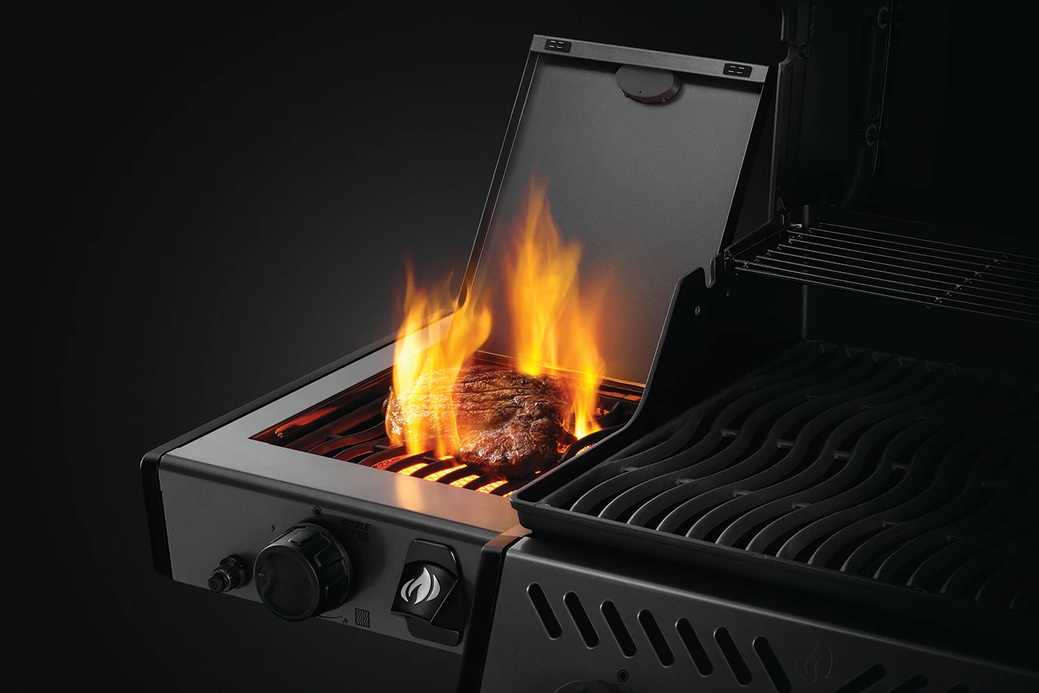 Napoleon Freestyle 365 Gasgrill, Graphit - Mit Sizzle Zone - Modell 2023 - X-DEAL Inkl. Abdeckhaube Und Gussplatte 8 Napoleon Freestyle 365 Gasgrill, Graphit - Mit Sizzle Zone - Modell 2023 - X-DEAL Inkl. Abdeckhaube Und Gussplatte – Bild 8