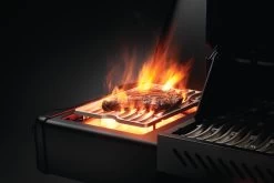 Napoleon Phantom Prestige 500 Gasgrill, Mattschwarz - Modell 2023 -Geschäft Für Grillzubehör Napoleon Phantom Prestige 500 p500phm Detail side burner steak