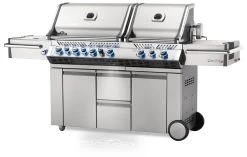 Napoleon Prestige Pro 825-3 Edelstahl Gasgrill Inkl. Drehspieß Und Bodenbeleuchtung - Modell 2023 - SMART Deal Inkl. Grillfürst Grill Control Mit Companion Device Und Einstichthermometer 25 Napoleon Prestige Pro 825-3 Edelstahl Gasgrill Inkl. Drehspieß Und Bodenbeleuchtung - Modell 2023 - SMART Deal Inkl. Grillfürst Grill Control Mit Companion Device Und Einstichthermometer -Geschäft Für Grillzubehör Napoleon Prestige Pro 825 Gasgrill seitlich