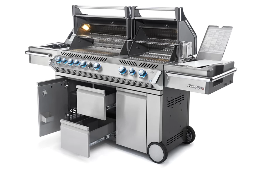 Napoleon Prestige Pro 825-3 Edelstahl Gasgrill Inkl. Drehspieß Und Bodenbeleuchtung - Modell 2023 - SMART Deal Inkl. Grillfürst Grill Control Mit Companion Device Und Einstichthermometer 7 Napoleon Prestige Pro 825-3 Edelstahl Gasgrill Inkl. Drehspieß Und Bodenbeleuchtung - Modell 2023 - SMART Deal Inkl. Grillfürst Grill Control Mit Companion Device Und Einstichthermometer – Bild 7