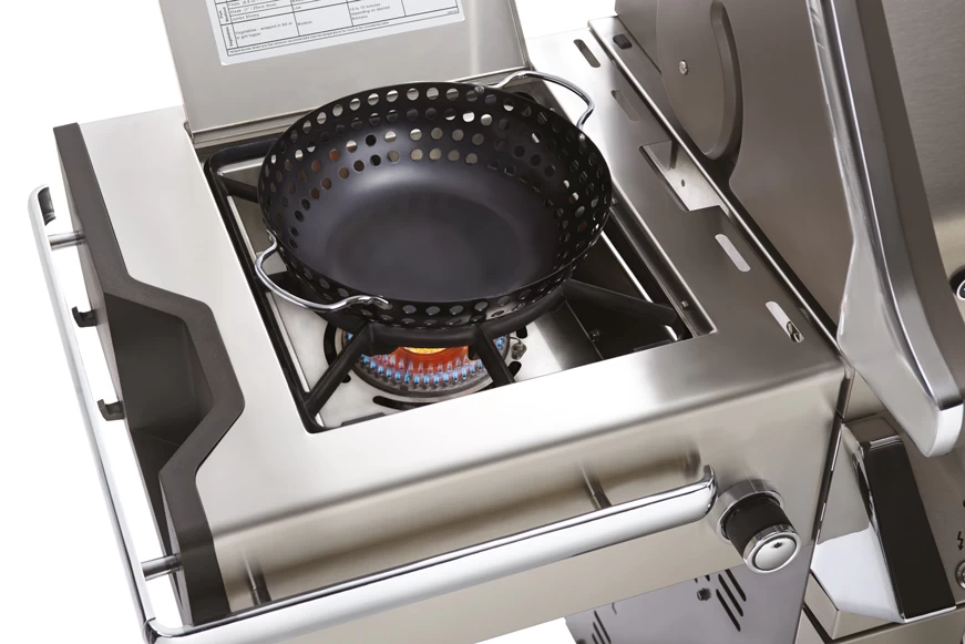 Napoleon Prestige Pro 825-3 Edelstahl Gasgrill Inkl. Drehspieß Und Bodenbeleuchtung - Modell 2023 - SMART Deal Inkl. Grillfürst Grill Control Mit Companion Device Und Einstichthermometer 14 Napoleon Prestige Pro 825-3 Edelstahl Gasgrill Inkl. Drehspieß Und Bodenbeleuchtung - Modell 2023 - SMART Deal Inkl. Grillfürst Grill Control Mit Companion Device Und Einstichthermometer – Bild 14