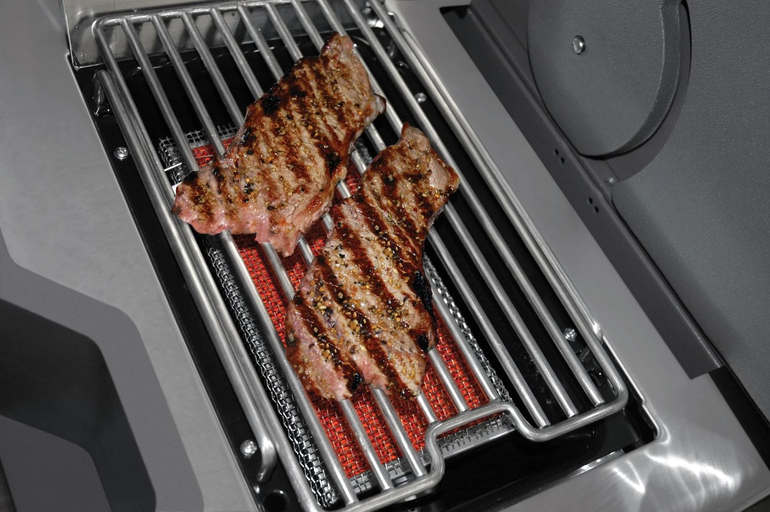 Napoleon Prestige Pro 665-3 Edelstahl Gasgrill Inkl. Drehspieß - X-DEAL Inkl. Napoleon TravelQ PRO285 Kompakt Gasgrill 6 Napoleon Prestige Pro 665-3 Edelstahl Gasgrill Inkl. Drehspieß - X-DEAL Inkl. Napoleon TravelQ PRO285 Kompakt Gasgrill – Bild 6