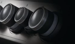 Napoleon Rogue SE 625 Gasgrill, Schwarz Mit Gussrosten, Sizzle Zone Und Heckbrenner - Modell 2023 -Geschäft Für Grillzubehör Napoleon Rogue SE Drehknoepfe 1