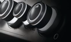 Napoleon Rogue SE 625 Gasgrill, Schwarz Mit Gussrosten, Sizzle Zone Und Heckbrenner - Modell 2023 -Geschäft Für Grillzubehör Napoleon Rogue SE Drehknoepfe beleuchtet 1