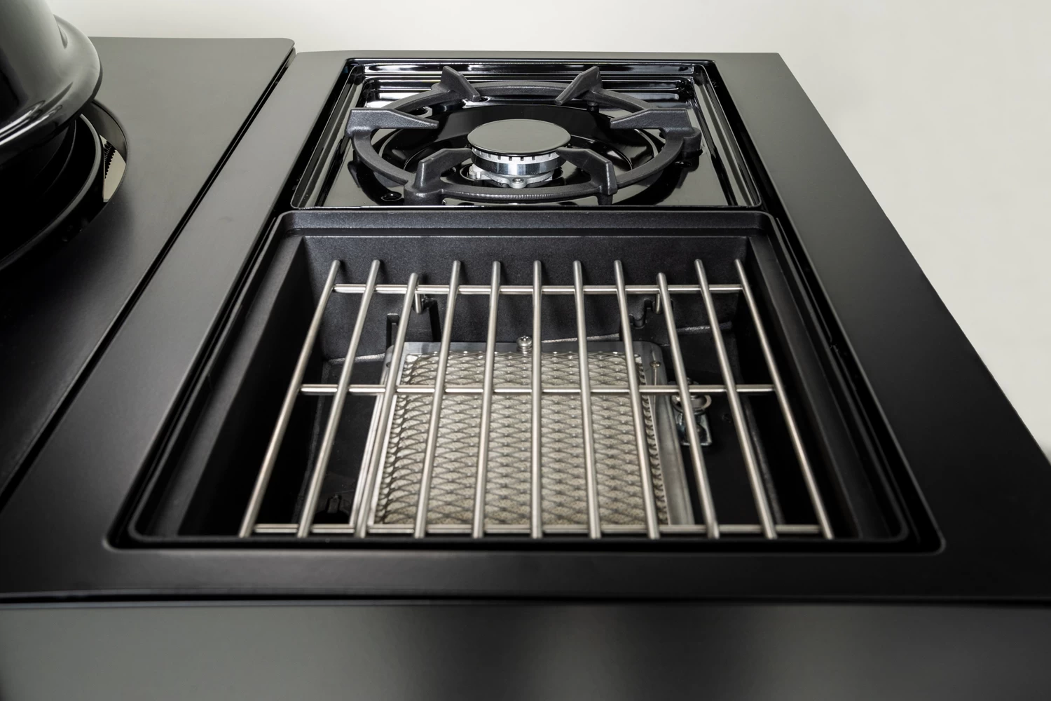 Outdoorchef Gas Kugelgrill Arosa 570 G Evo Black Style - Inkl. Blazing-/Cooking Zone Kit Plus 12 Outdoorchef Gas Kugelgrill Arosa 570 G Evo Black Style - Inkl. Blazing-/Cooking Zone Kit Plus – Bild 12