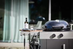 Outdoorchef Gas Kugelgrill Arosa 570 G Evo Grey Steel 10 Outdoorchef Gas Kugelgrill Arosa 570 G Evo Grey Steel -Geschäft Für Grillzubehör Outdoorchef Arosa 570G EVO grey steel Lifestyle