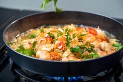 Outdoorchef Carbonstahl Pfanne Ø 28 Cm -Geschäft Für Grillzubehör Outdoorchef Carbonstahl Pfanne 28cm Anwendung