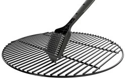 Outdoorchef Grillbürste Mit Nylonborsten Groß, 44,5 Cm -Geschäft Für Grillzubehör Outdoorchef Grillbuerste Nylonborsten gross Anwendung02
