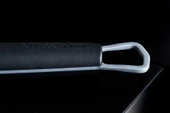 Outdoorchef Triangel Grillbürste Mit Nylonborsten, 41,5 Cm -Geschäft Für Grillzubehör Outdoorchef Triangel Grillbuerste Detail Griff