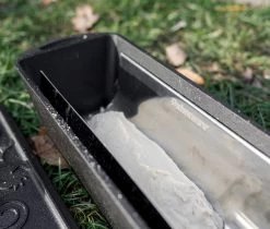 Petromax Baguetteblech Für Kastenformen K4 Und K8 11 Petromax Baguetteblech Für Kastenformen K4 Und K8 -Geschäft Für Grillzubehör Petromax Baguetteblech K4 Kastenform Anwendung01