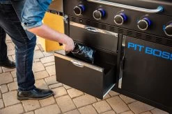 Pit Boss Planchagrill Ultimate Plancha 5-Brenner - Grillstation 23 Pit Boss Planchagrill Ultimate Plancha 5-Brenner - Grillstation -Geschäft Für Grillzubehör Pit Boss Planchagrill Ultimate 5 Brenner Unterschrank Schubladen