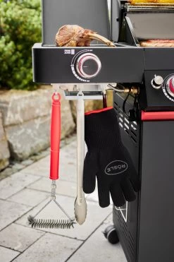 Rösle Videro G2-S VARIO+ Schwarz Gasgrill - FC Bayern Edition - Inkl. FC Bayern Abdeckhaube Und Grillbürste 35 Rösle Videro G2-S VARIO+ Schwarz Gasgrill - FC Bayern Edition - Inkl. FC Bayern Abdeckhaube Und Grillbürste -Geschäft Für Grillzubehör Roesle FC Bayern Videro Grill Prime Zone Besteckhaken