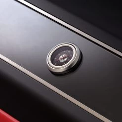 Rösle Videro G4-S VARIO+ Schwarz Gasgrill - FC Bayern Edition - Inkl. FC Bayern Abdeckhaube, Grillzange, Grillbürste Und Grillhandschuhe -Geschäft Für Grillzubehör Roesle Gasgrill Videro FC Bayern Detail Deckeltermometer