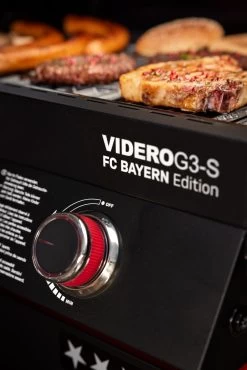 Rösle Videro G3-S VARIO+ Schwarz Gasgrill - FC Bayern Edition - Inkl. FC Bayern Abdeckhaube, Barbecue Grillzange Und Burgerpresse 33 Rösle Videro G3-S VARIO+ Schwarz Gasgrill - FC Bayern Edition - Inkl. FC Bayern Abdeckhaube, Barbecue Grillzange Und Burgerpresse -Geschäft Für Grillzubehör Roesle Gasgrill Videro G3 S FC Bayern Edition Bedienblende