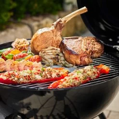 Rösle Holzkohlegrill Kugelgrill No.1 F50 Sport - FC Bayern Edition - Inkl. FC Bayern Abdeckhaube -Geschäft Für Grillzubehör Roesle Holzkohle Kugelgrill Sport F50 FC Bayern Grillgut 1