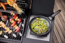 Rösle Gasgrill Videro Pro G4-S Vario+ Mattschwarz - Modell 2023 -Geschäft Für Grillzubehör Roesle Videro Pro Gasgrill Detail Seitenkocher
