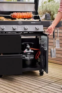 Rösle Gasgrill Videro Pro G4-S Vario+ Mattschwarz - Modell 2023 -Geschäft Für Grillzubehör RoesleVidero Pro G4 S Detail Gasflasche Unterschrank