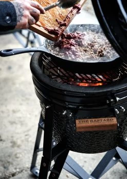 The Bastard Keramikgrill Classic Compact - Schwarz Glänzend - Modell 2023