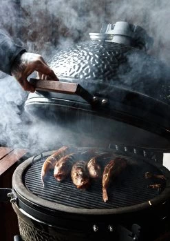 The Bastard Keramikgrill Classic Large - Complete - Schwarz Glänzend - Modell 2023 19 The Bastard Keramikgrill Classic Large - Complete - Schwarz Glänzend - Modell 2023 -Geschäft Für Grillzubehör The Bastard Classic Large Keramikgrill Complete