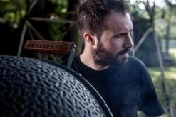 The Bastard Keramikgrill Urban XL - Complete - Schwarz Matt - Modell 2023 18 The Bastard Keramikgrill Urban XL - Complete - Schwarz Matt - Modell 2023 -Geschäft Für Grillzubehör The Bastard Kamadogrill Urban XL Deckelgriff