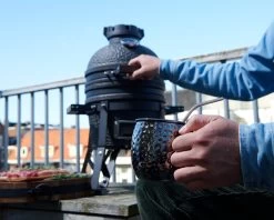 The Bastard Keramikgrill Urban Small - Schwarz Matt - Modell 2023 20 The Bastard Keramikgrill Urban Small - Schwarz Matt - Modell 2023 -Geschäft Für Grillzubehör The Bastard Urban Small Keramikgrill Campinggrill