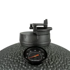 The Bastard Keramikgrill VX Medium - Complete - Schwarz Matt - Modell 2023 17 The Bastard Keramikgrill VX Medium - Complete - Schwarz Matt - Modell 2023 -Geschäft Für Grillzubehör The Bastard VX Medium Detail Topcap Position2